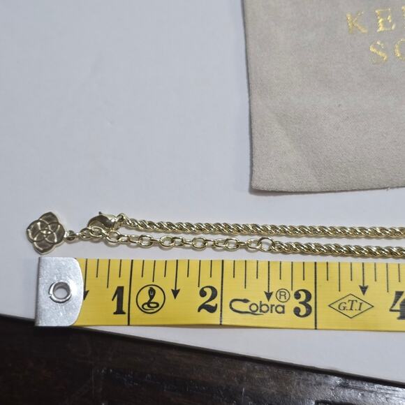 Kendra Scott MOP Shaylee Necklace White Mother Of Pearl Birthstone Arrow Pendant - Picture 7 of 7